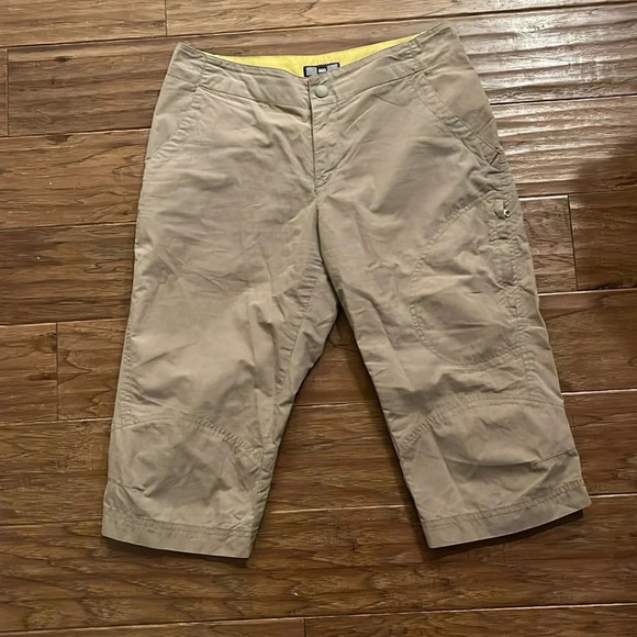 REI Women’s Tan Bermuda Shorts Size 6 - Picture 1 of 9